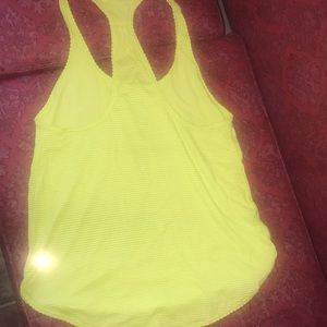 Lululemon green t shirt